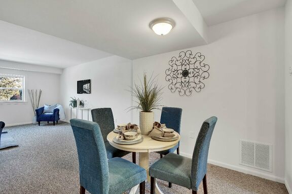 115 Camelot Arms 010