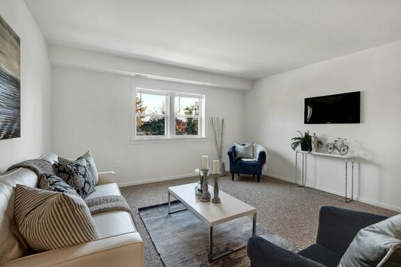 115 Camelot Arms 015