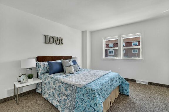 115 Camelot Arms 017