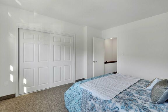 115 Camelot Arms 019