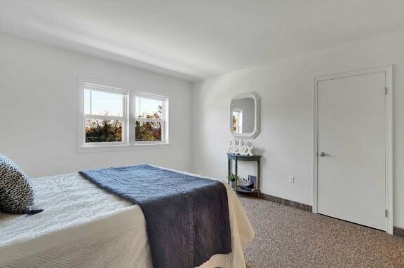 115 Camelot Arms 021