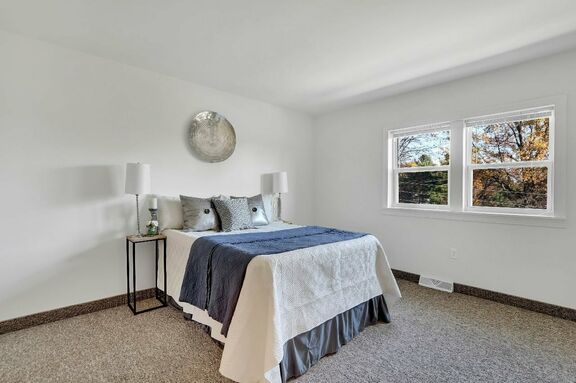 115 Camelot Arms 022