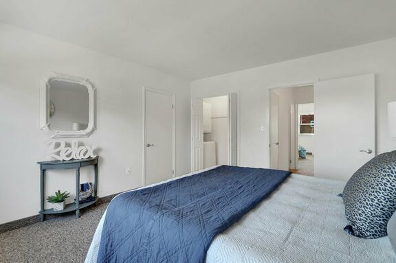 115 Camelot Arms 024