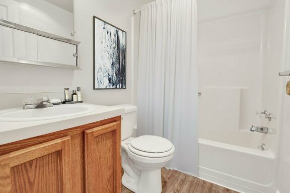 40 Kings Arms 15 FULL 1st Bathroom Angle 1 final SMALL