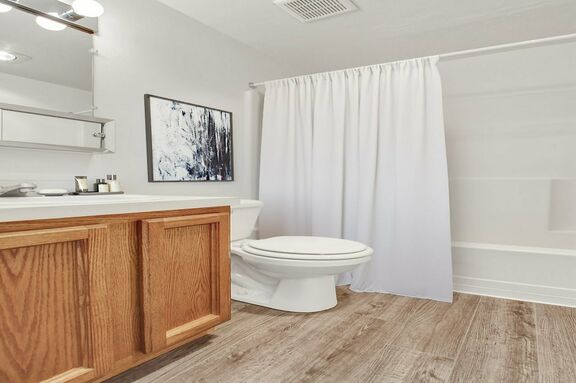 40 Kings Arms 16 FULL 1st Bathroom Angle 2 final SMALL